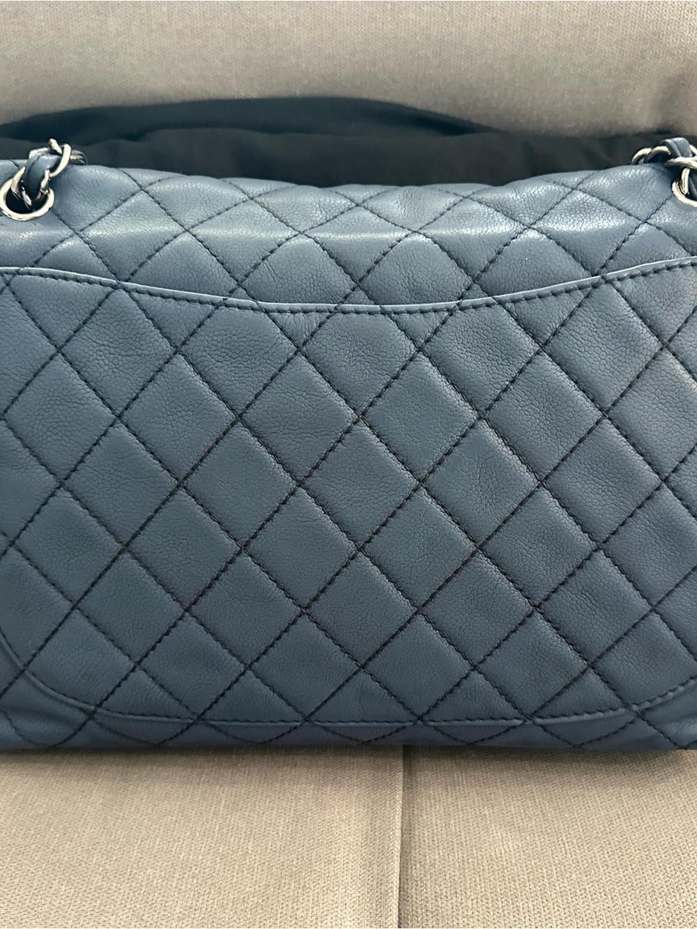 CHANEL Blue soft caviar skin maxi jumbo 34 - single flap - Picture 8 of 15
